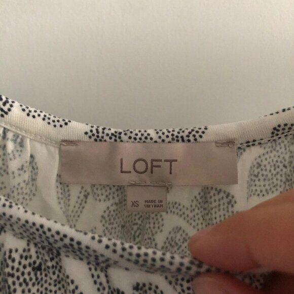 LOFT Women's White & Navy Floral Blouse - Xsmall/Small - Picture 2 of 3